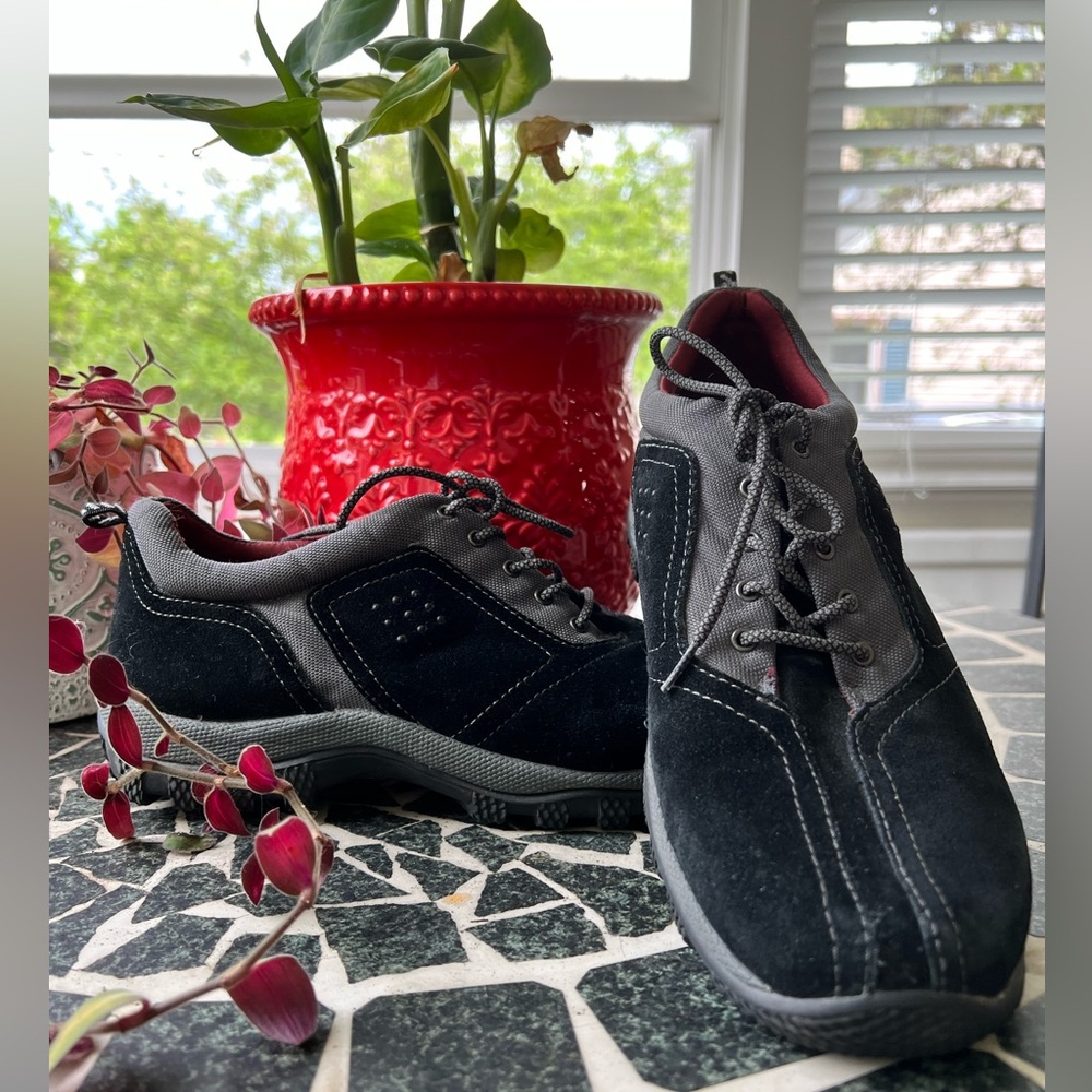 COPY - Women’s Bass Oxford Lace up Comfort shoes. Size 9M. Black and grey.